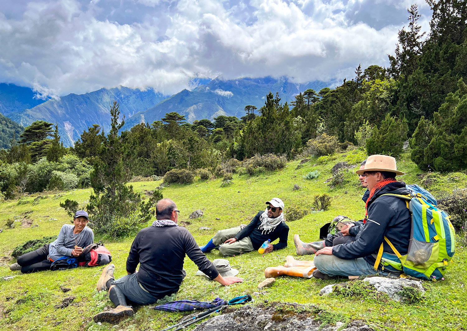 Luis relaxing with the guides.